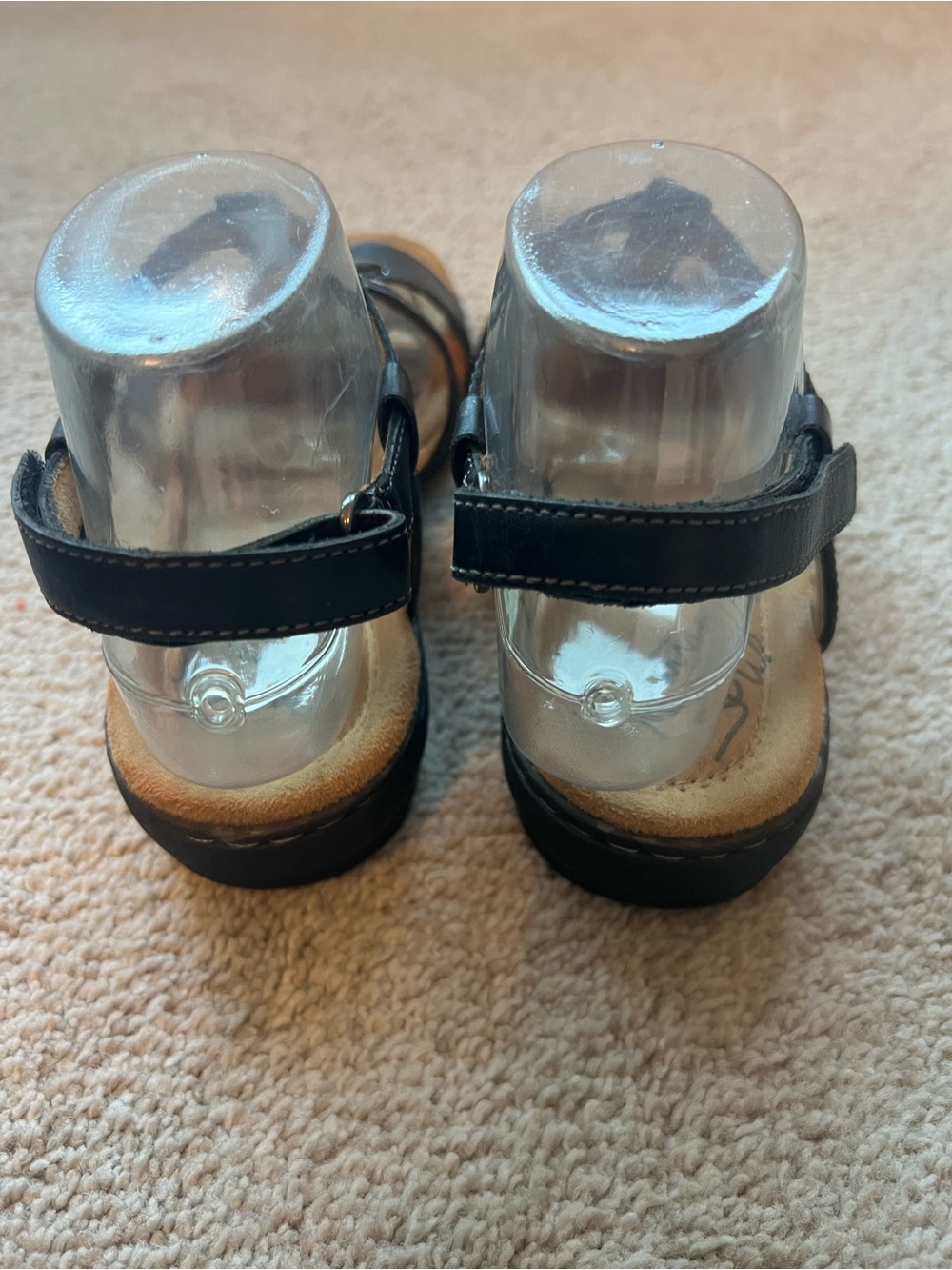 Natural Soul Black Leather T-Strap Women's Sandals 8.5 Silver Medallion - Picture 8 of 14